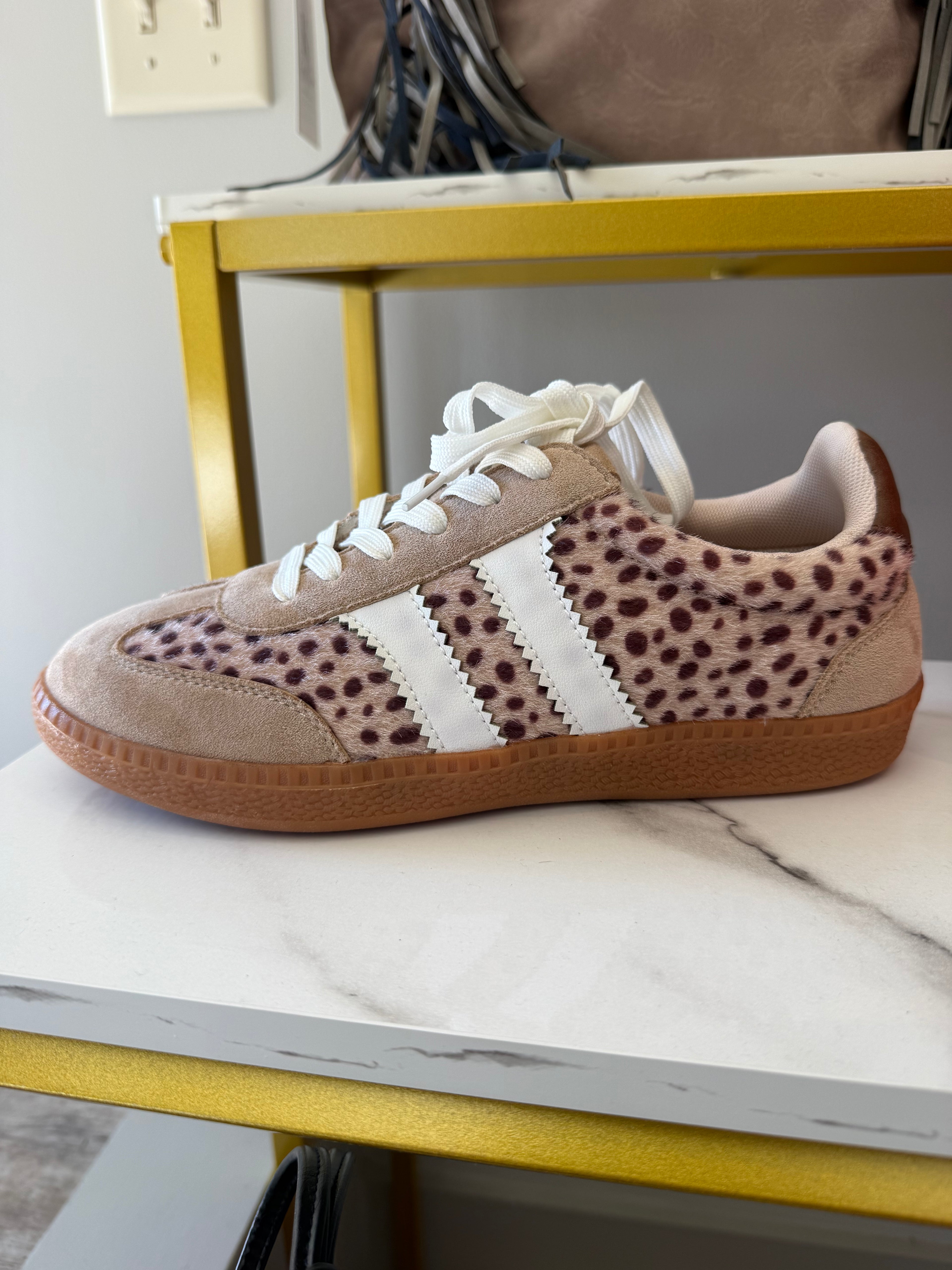 HEADS UP Sneakers