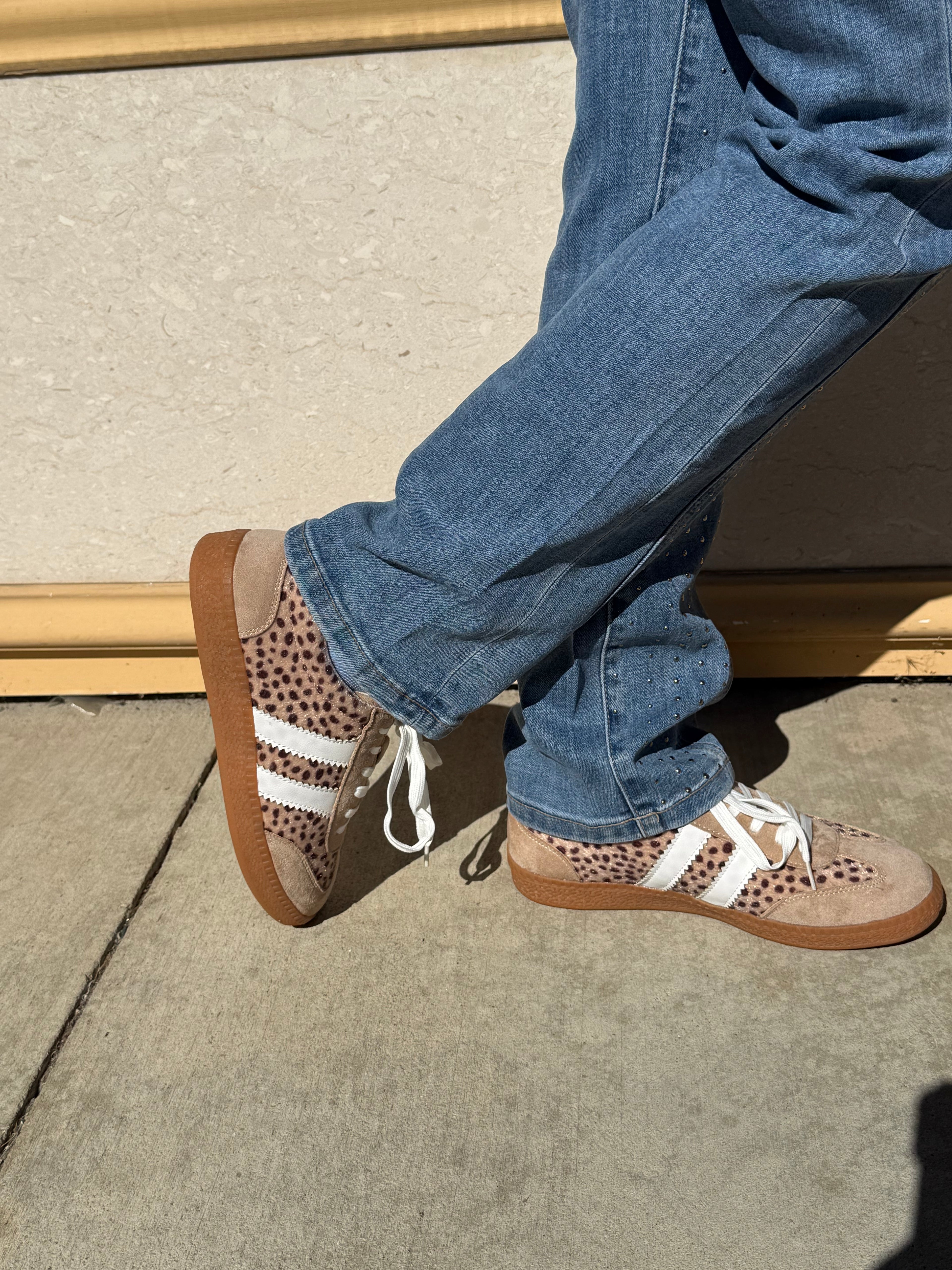HEADS UP Sneakers