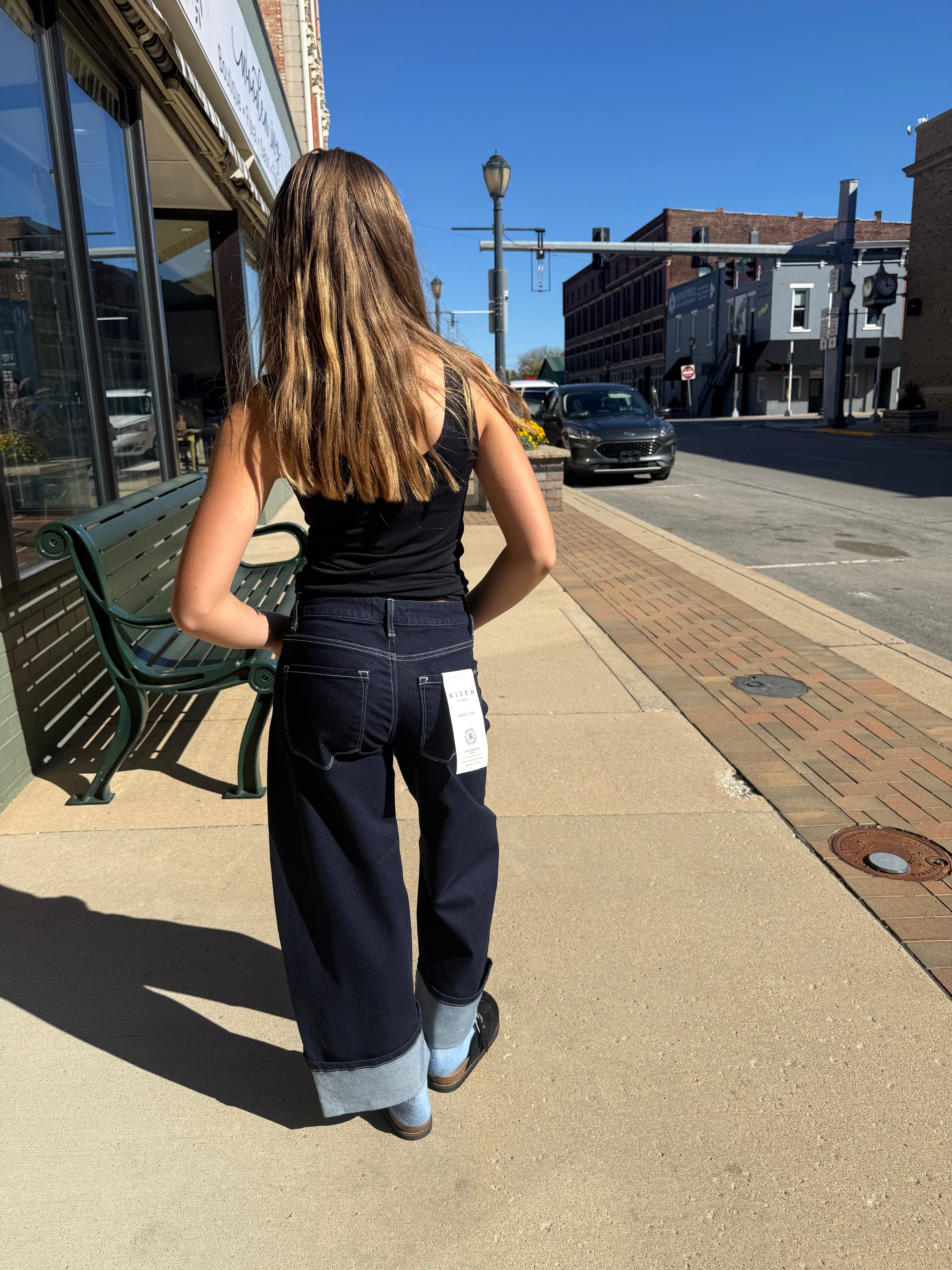 CROP BARREL CUFFED HEM RISEN JEANS